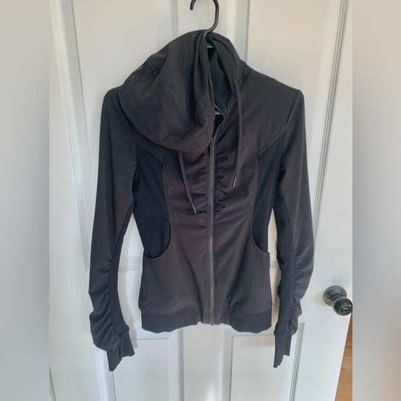 Lululemon Coat - Picture 7 of 8